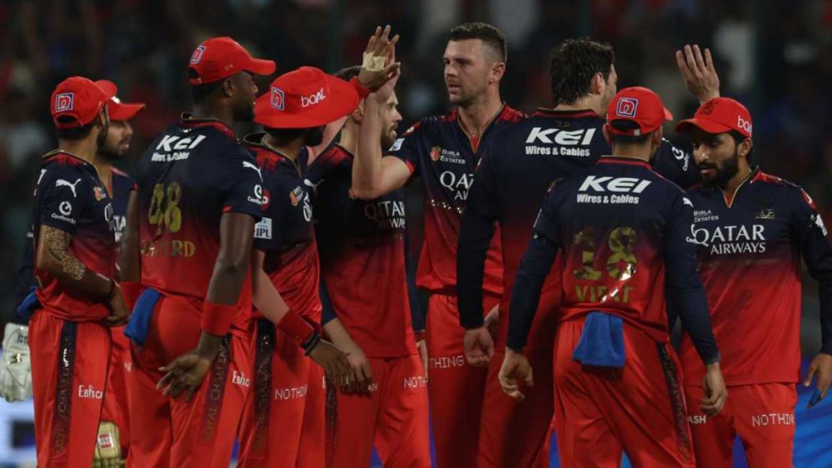 RCB ভক্তদের মাথায় হাত, চলতি আইপিএল থেকে ছিটকে গেলেন তারকা পেসার !! 1