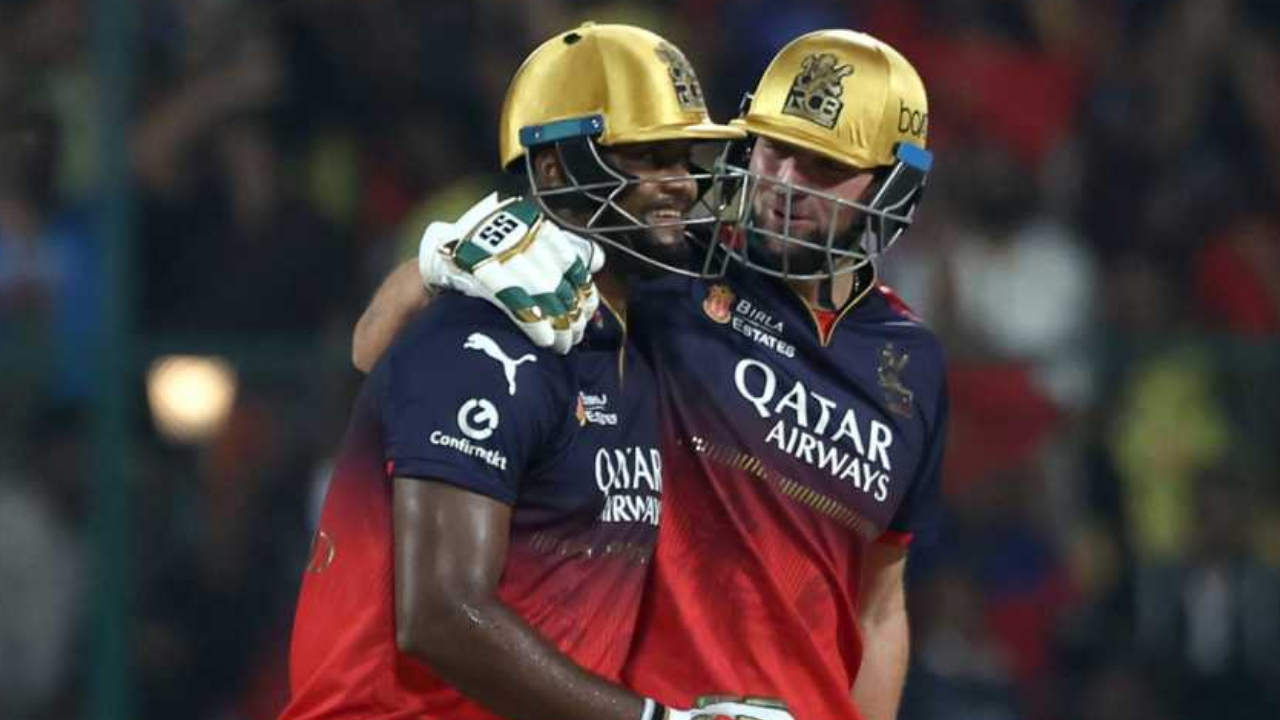 IPL 2025: বৃথা গেলো আয়ুষ-জাদেজার লড়াই, চেন্নাইকে হারিয়ে প্লে-অফের আরও কাছে বেঙ্গালুরু !! 2 Romario Shepherd and Tim David | IPL | Image: Getty Images