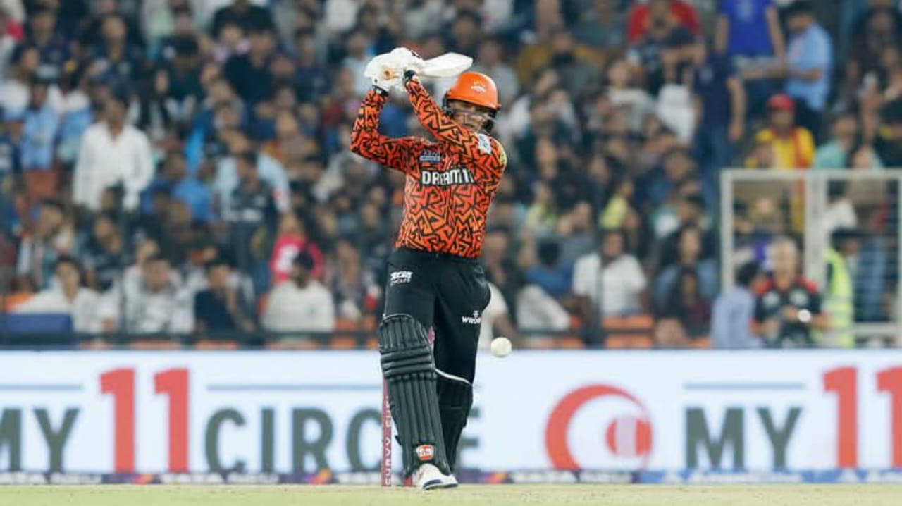 Video: আম্পায়ারের গায়ে হাত, শুভমান গিলের দাদাগিরির কীর্তি ভাইরাল সোশ্যাল মিডিয়ায় !! 3 Video: আম্পায়ারের গায়ে হাত, শুভমান গিলের দাদাগিরির কীর্তি ভাইরাল সোশ্যাল মিডিয়ায় !! 3