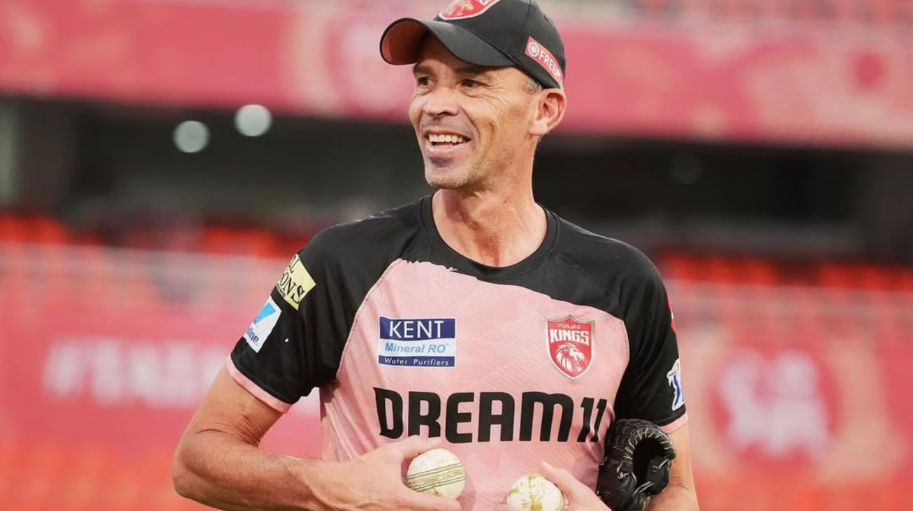 আবারও KKR-এর শরণাপন্ন গৌতম গম্ভীর, ইংল্যান্ডে টিম ইন্ডিয়ার ‘শক্তি’ বাড়াবে বোর্ডের এই সিদ্ধান্ত !! 2 Adrian le Roux | Image: Getty Images