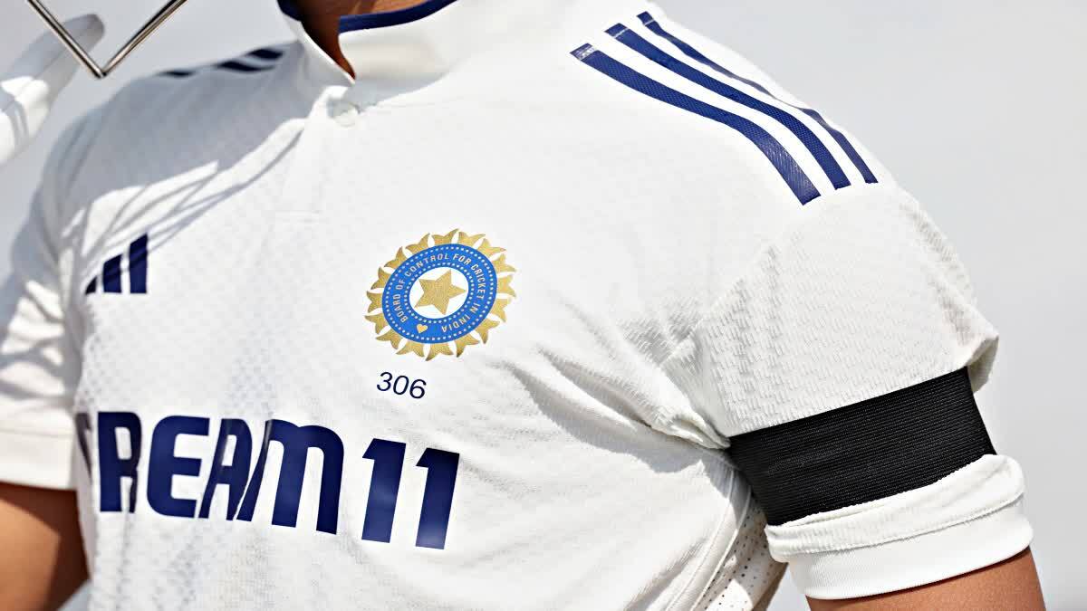 ind-vs-eng-players-don-black-band-to-mourn-england-pacer-death