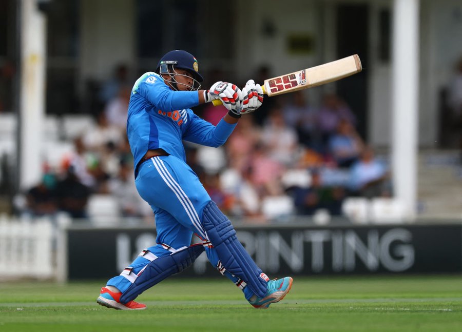 IPL-এ তান্ডব করা খেলোয়াড় পেলেন বিরাট কোহলির জার্সির, রাখবেন মান !! 3 IPL-এ তান্ডব করা খেলোয়াড় পেলেন বিরাট কোহলির জার্সির, রাখবেন মান !! 2
