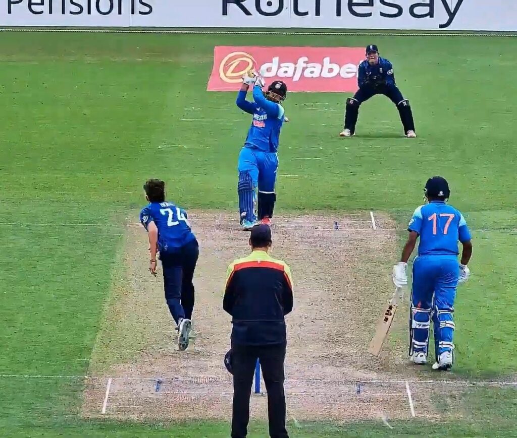 IPL-এ তান্ডব করা খেলোয়াড় পেলেন বিরাট কোহলির জার্সির, রাখবেন মান !! 2 Virat kohli