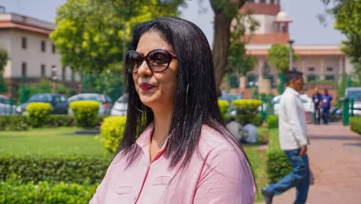 তিক্ততা ভুলে কাছাকাছি আসছেন দু’জনে ? প্রাক্তন স্ত্রী হাসিন জাহানের নামে বাড়ির নামকরণ করলেন শামি !! 3 Hasin Jahan | Image: Twitter