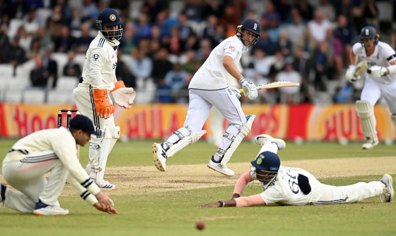 IND vs ENG 1st Test: “এদিকে মহম্মদ, ওদিকে কৃষ্ণ…” স্টাম্প মাইকে ধরা পড়লো শুভমানের পেপ টক্, ভিডিও ভাইরাল নেটমাধ্যমে !! 3 IND vs ENG | Image: Getty Images