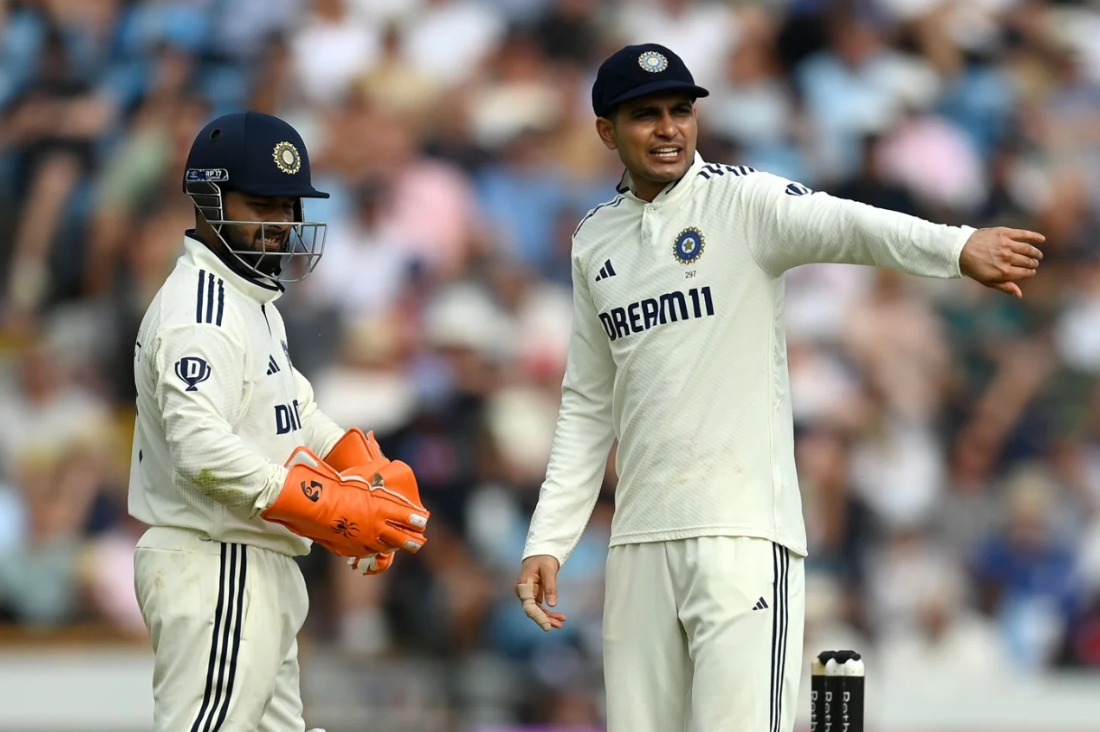 IND vs ENG 1st Test: “আমিও তো খেলছি ভাই…” জাদেজাকে খোঁচা ঋষভ পন্থের, স্টাম্প মাইকে ধরা পড়লো দুই তারকার খুনসুটি !! 2