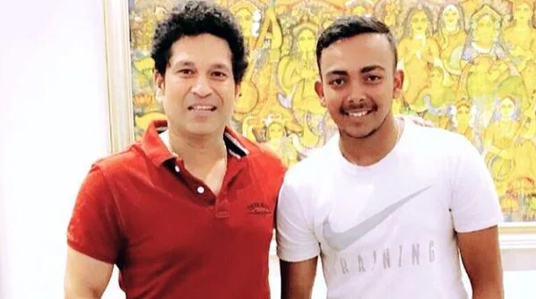 “অনেক ভুল করেছি…” আক্ষেপ পৃথ্বী শ-র, নিজেকে ফিরে পাওয়ার মরিয়া চেষ্টায় তরুণ তুর্কি !! 3 Sachin Tendulkar and Prithvi Shaw | Image: Twitter