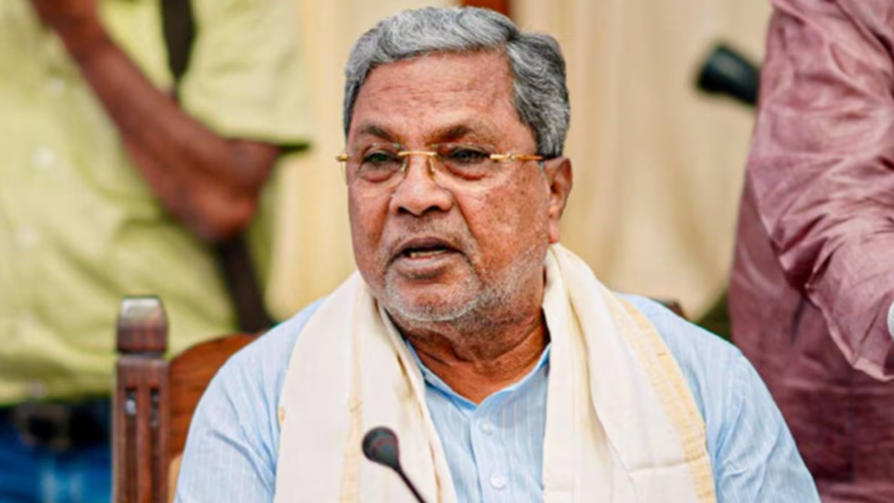 আদালতে অস্বস্তি বাড়লো RCB-র, বড়সড় শাস্তির মুখে ফ্র্যাঞ্চাইজি কর্মকর্তারা !! 3 Karnataka CM Siddaramaiah | Image: Twitter