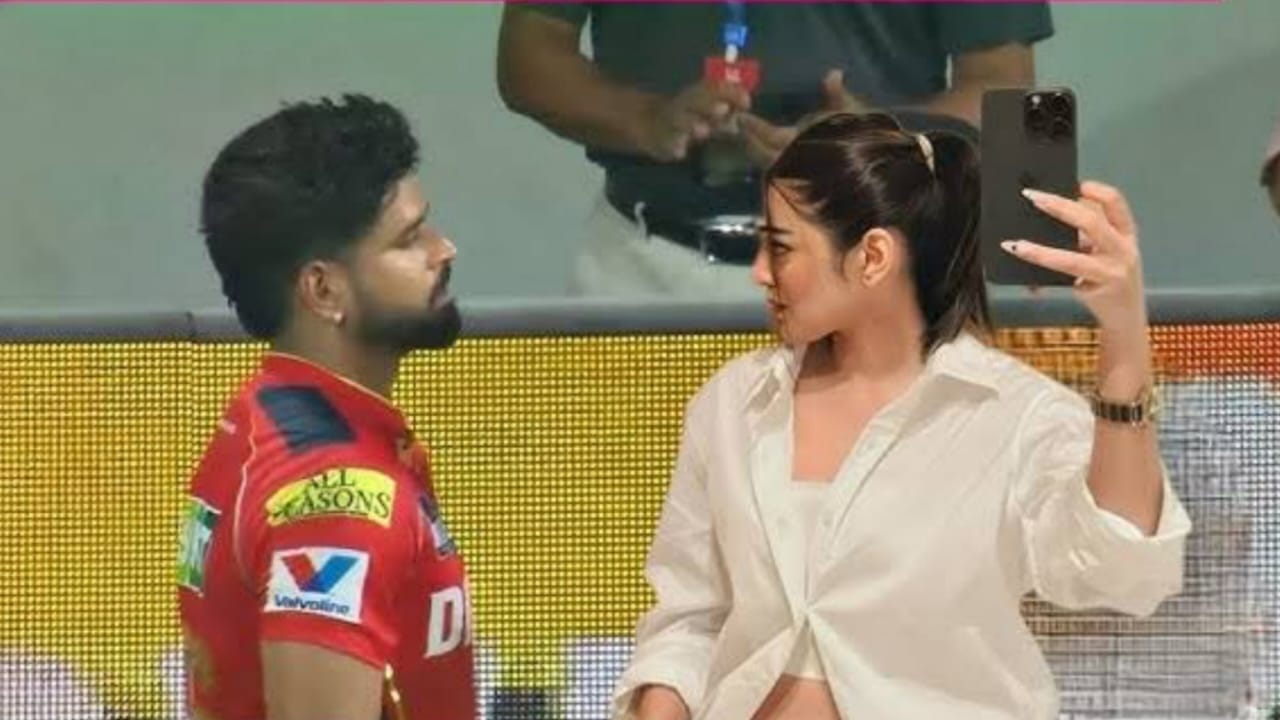 "চাহালের তো 'L' লেগে গেলো..", শ্রেয়স আইয়ারের সঙ্গে RJ মাহভাশের ছবি নিয়ে সোশ্যাল মিডিয়ায় মন্তব্য নেটিজেনদের !! 2 "চাহালের তো 'L' লেগে গেলো..", শ্রেয়স আইয়ারের সঙ্গে RJ মাহভাশের ছবি নিয়ে সোশ্যাল মিডিয়ায় মন্তব্য নেটিজেনদের !! 2