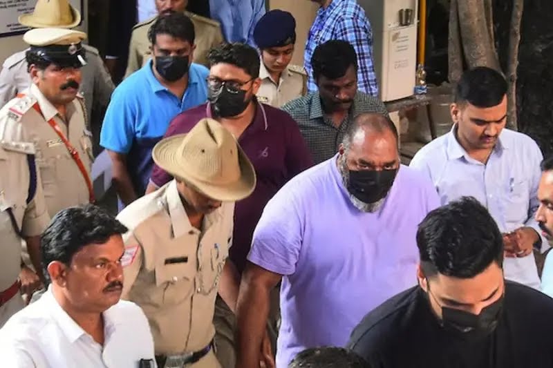 ব্যান হচ্ছে না RCB, অন্তর্বর্তী জামিন পেলেন দলের ৪ আধিকারিক !! 3 Rcb officials