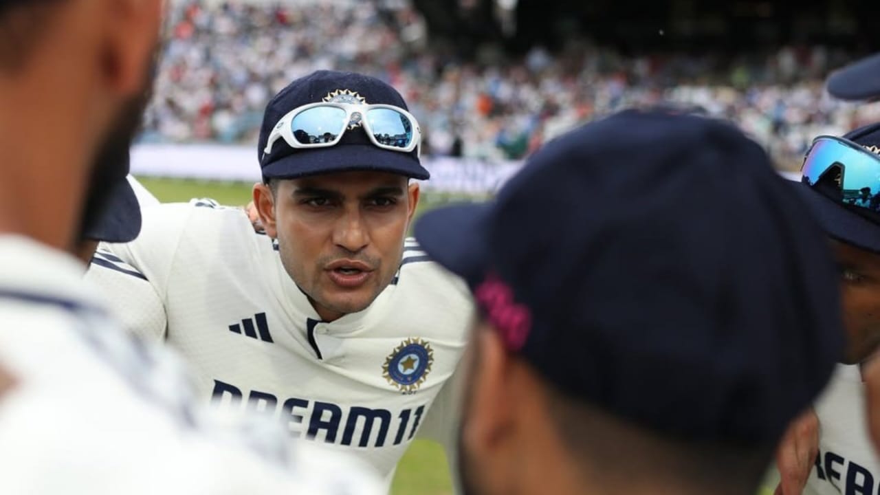 IND vs ENG 1st Test: “এদিকে মহম্মদ, ওদিকে কৃষ্ণ…” স্টাম্প মাইকে ধরা পড়লো শুভমানের পেপ টক্, ভিডিও ভাইরাল নেটমাধ্যমে !! 2 Shubman Gill | IND vs ENG | Image: Getty Images