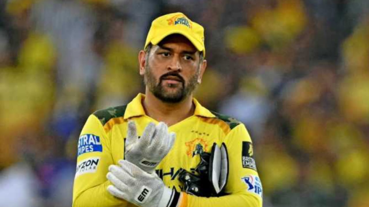 ধোনিকে পকেটমারের সঙ্গে তুলনা করলেন রবি শাস্ত্রী, চর্চা শুরু সোশ্যাল মিডিয়ায় !! 3 ধোনিকে পকেটমারের সঙ্গে তুলনা করলেন রবি শাস্ত্রী, চর্চা শুরু সোশ্যাল মিডিয়ায় !! 3