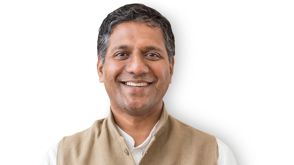 "বিপাকে পরেই সরকার কোহলিকে দায়ী..." পদপিষ্ট কাণ্ডে বিরাটের পাশে বিজেপি !! 2
