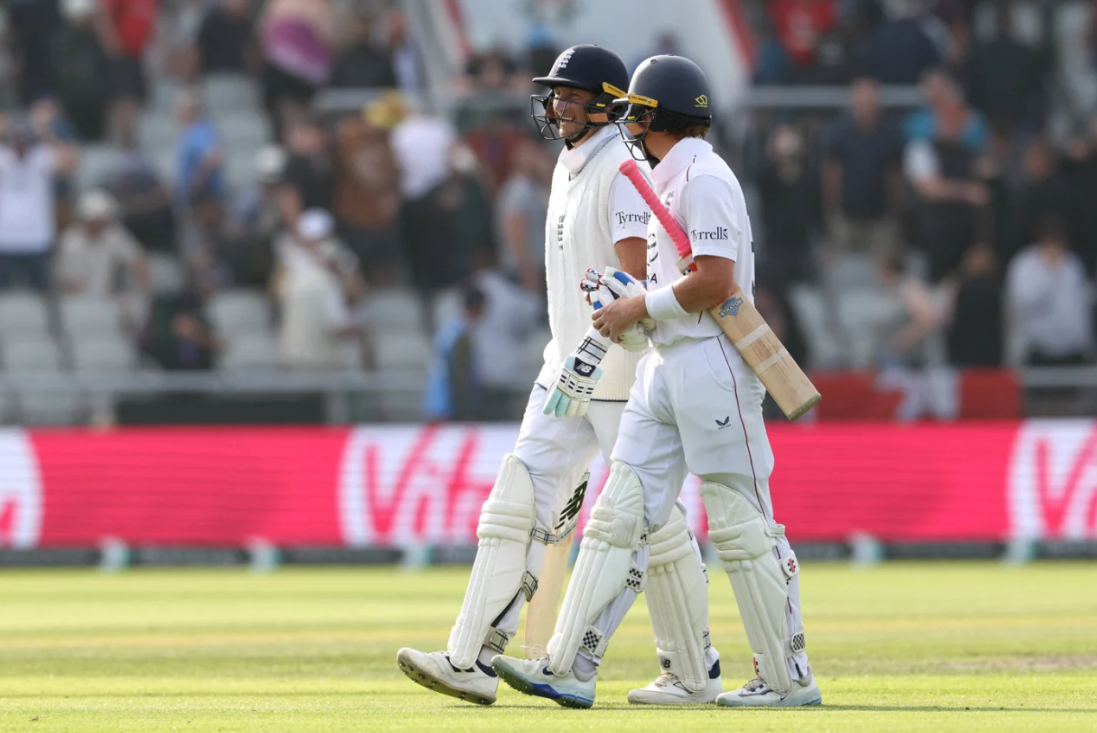 IND vs ENG 4th Test: বাজবলের ধারে ছিন্নভিন্ন ভারত, ৩৫৮-র জবাবে দ্বিতীয় দিনের শেষে ইংল্যান্ড স্কোরবোর্ডে ২২৫ !! 3 Joe Root and Ollie Pope | IND vs ENG | Image: Getty Images
