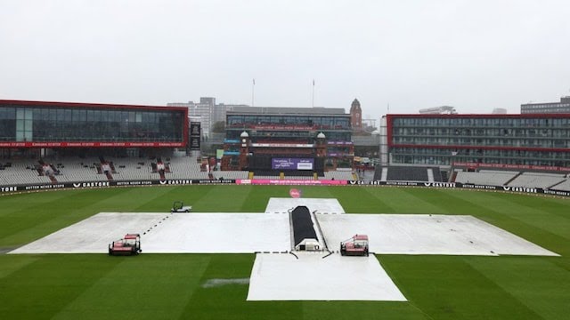 বরুণ দেবের কৃপা শুভমানদের উপর, ম্যানচেস্টারে শুরু হলো ঝমঝমিয়ে বৃষ্টি !! 2