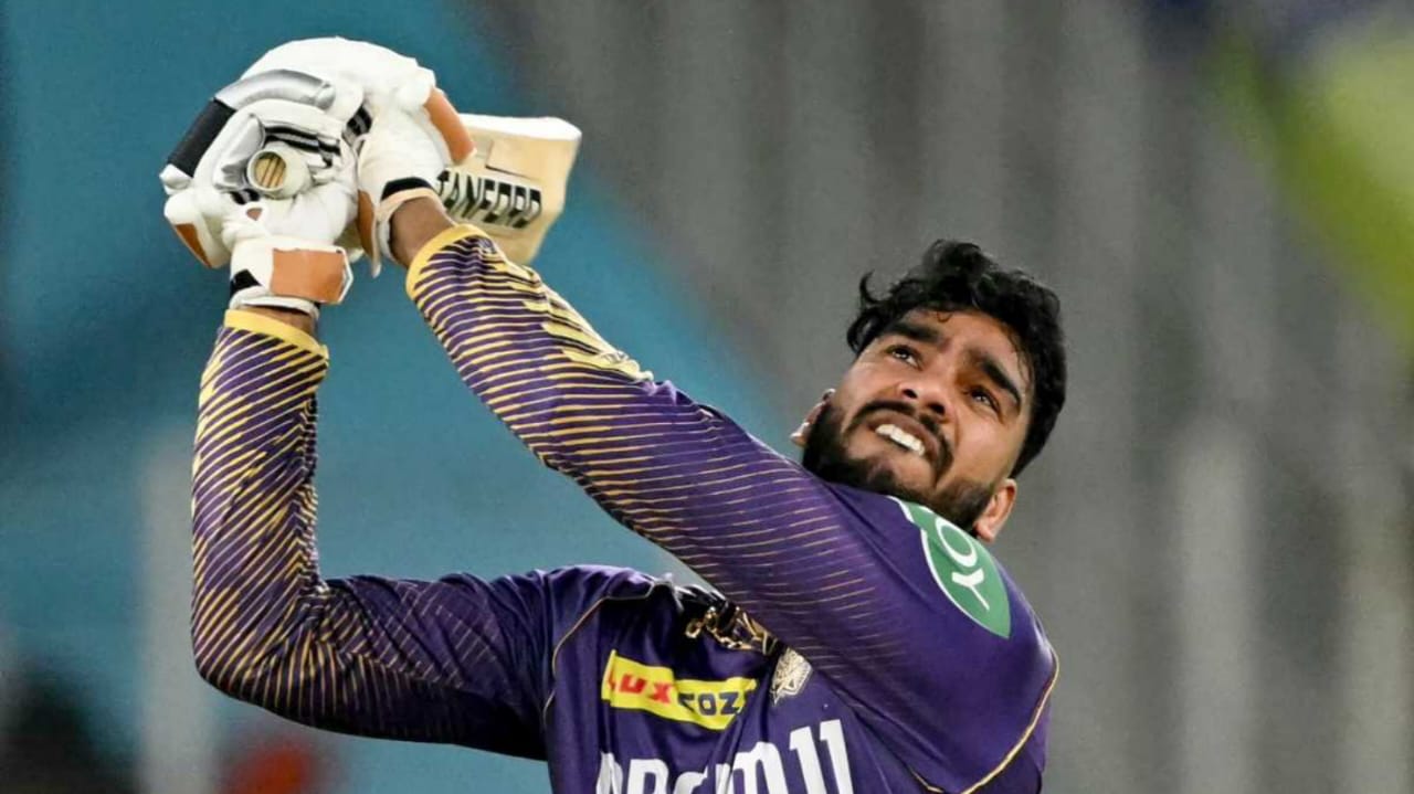 KKR থেকে ঘাড় ধাক্কা খাচ্ছেন ভেঙ্কটেশ আইয়ার, নতুন এই দলের জার্সিতে মাঠে নামবেন কোটিপতি তারকা !! 2