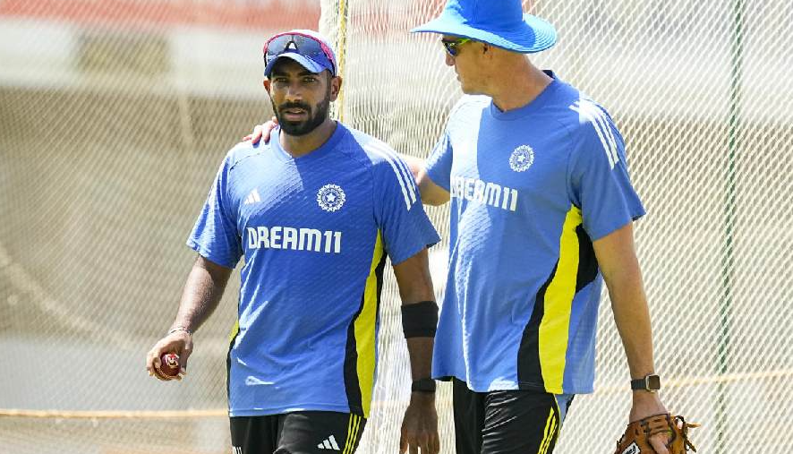 Jasprit Bumrah and Morne Morkel | Image: Getty Images