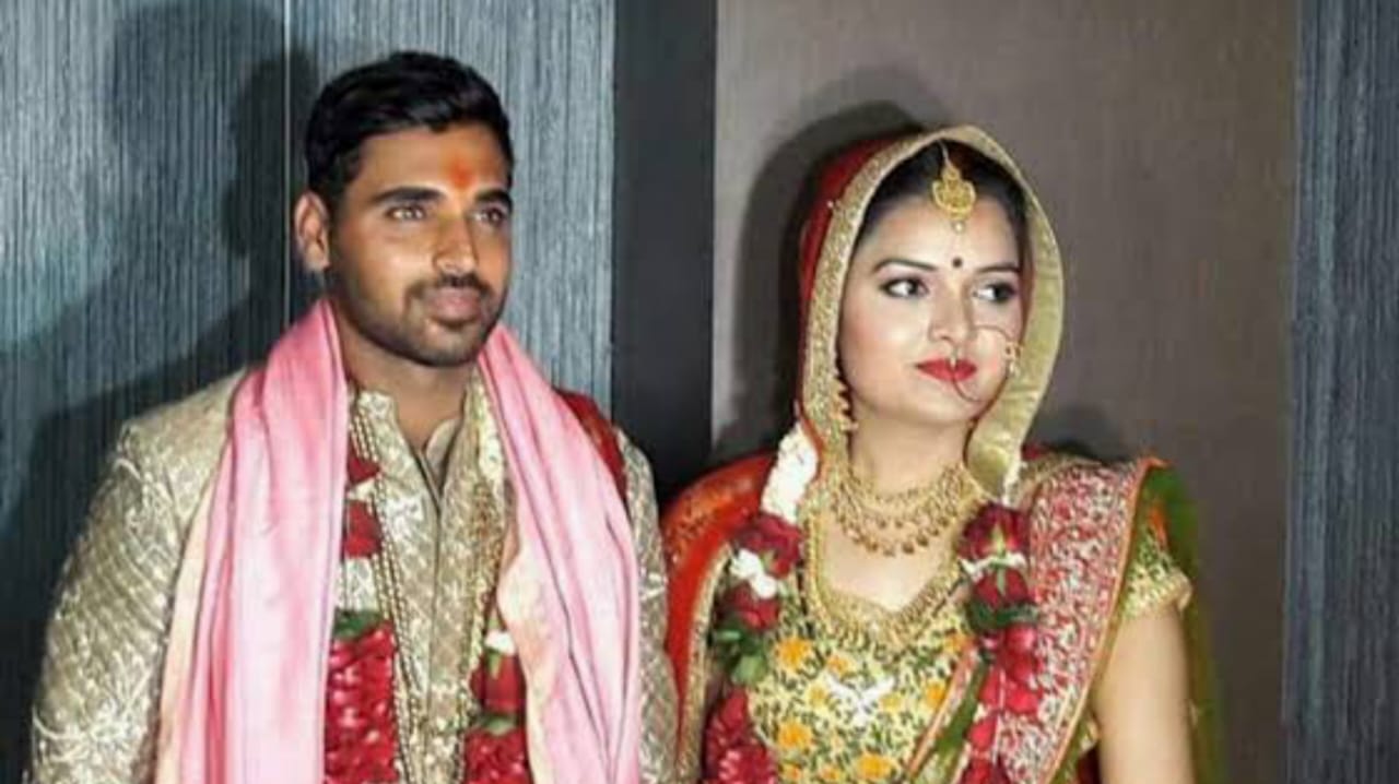 TOP 5: এমন ৫ জন ভারতীয় ক্রিকেটার যাদের শৈশবের প্রেম পরিণতি পেয়েছে বিবাহ বন্ধনে !! 2 TOP 5: এমন ৫ জন ভারতীয় ক্রিকেটার যাদের শৈশবের প্রেম পরিণতি পেয়েছে বিবাহ বন্ধনে !! 2