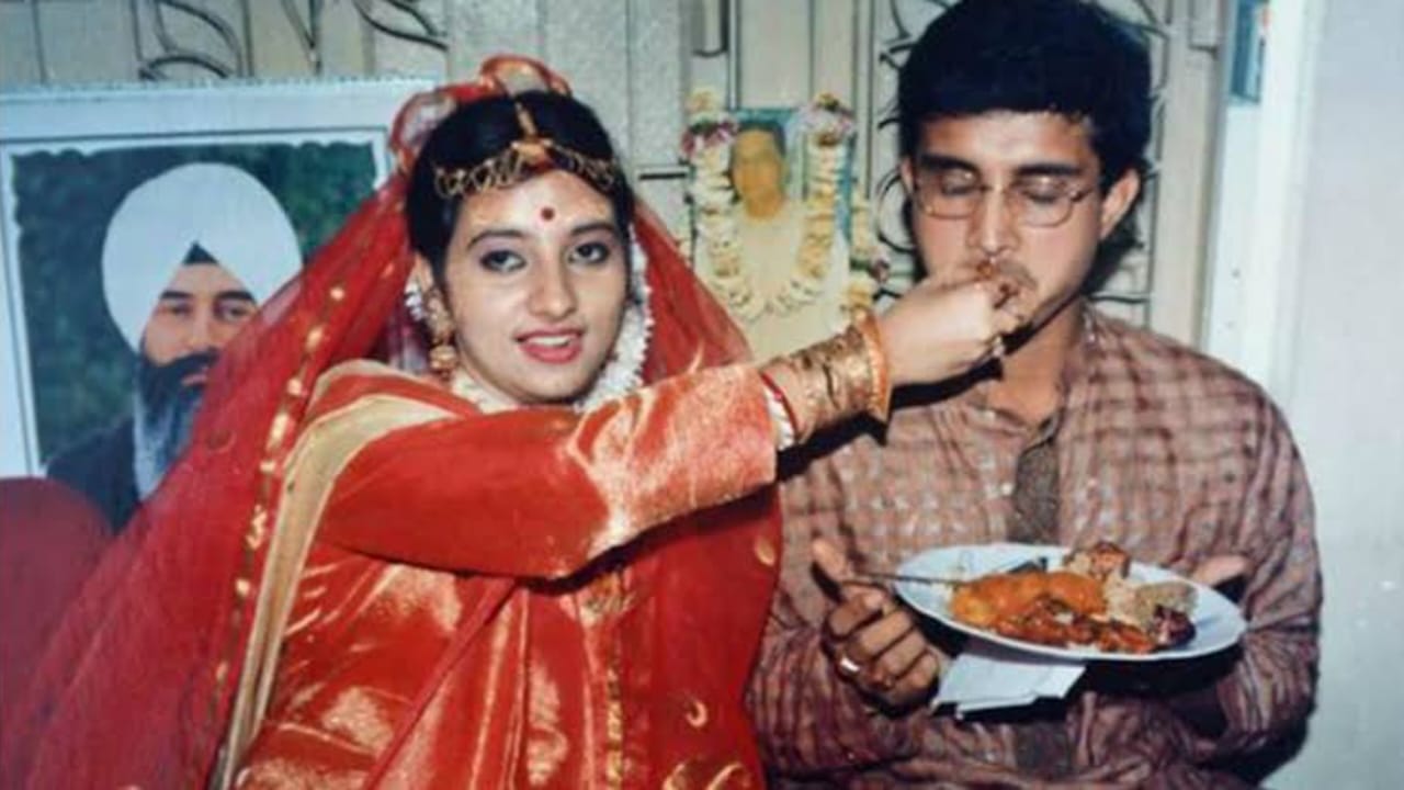 TOP 5: এমন ৫ জন ভারতীয় ক্রিকেটার যাদের শৈশবের প্রেম পরিণতি পেয়েছে বিবাহ বন্ধনে !! 2 TOP 5: এমন ৫ জন ভারতীয় ক্রিকেটার যাদের শৈশবের প্রেম পরিণতি পেয়েছে বিবাহ বন্ধনে !! 2