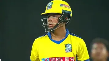 ৪,৪,৪,৪… ব্যাট হাতে বাবা বিরু'র ছায়া, দুর্দান্ত ডেবিউ আর্যবীর সেহবাগের !! 5 ৪,৪,৪,৪… ব্যাট হাতে বাবা বিরু'র ছায়া, দুর্দান্ত ডেবিউ আর্যবীর সেহবাগের !! 3