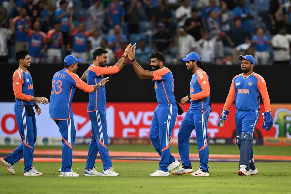 Asia Cup 2025: পাক ব্যাটিংয়ে কাঁপুনি ধরালেন কুলদীপ-অক্ষর, ১২৭ রানেই থামলো ইনিংস !! 2 Indian Cricket Team | Asia Cup 2025 | Image: Getty Images