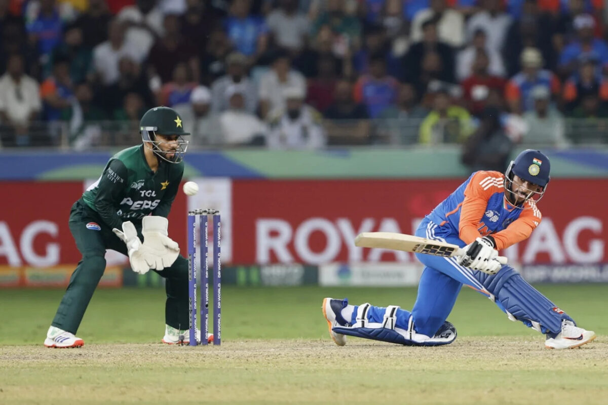 Asia Cup 2025: পাকিস্তানের ‘প্লেন’ মাটিতে নামালো টিম ইন্ডিয়া, তিলকের দুর্ধর্ষ ব্যাটিংয়ে এশিয়া কাপ সূর্যকুমারদের !! 1