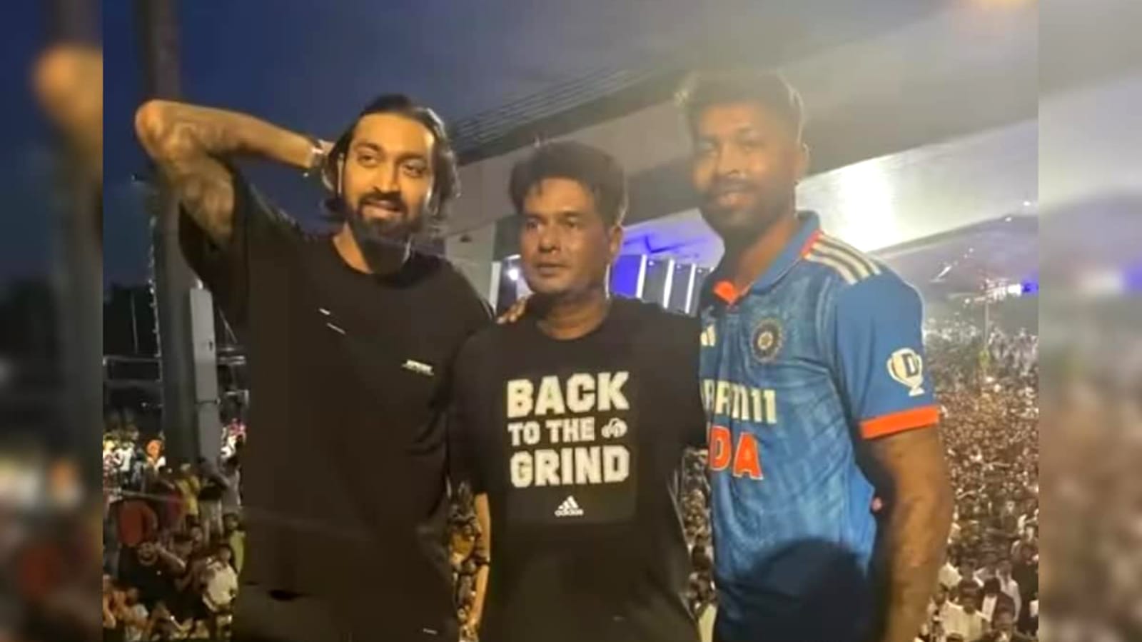 শৈশবের কোচকে লাখ-লাখ টাকা আর্থিক সাহায্য, শিক্ষক দিবসে হার্দিক-ক্রুনালের অজানা গল্প প্রকাশ্যে !! 2 শৈশবের কোচকে লাখ-লাখ টাকা আর্থিক সাহায্য, শিক্ষক দিবসে হার্দিক-ক্রুনালের অজানা গল্প প্রকাশ্যে !! 2
