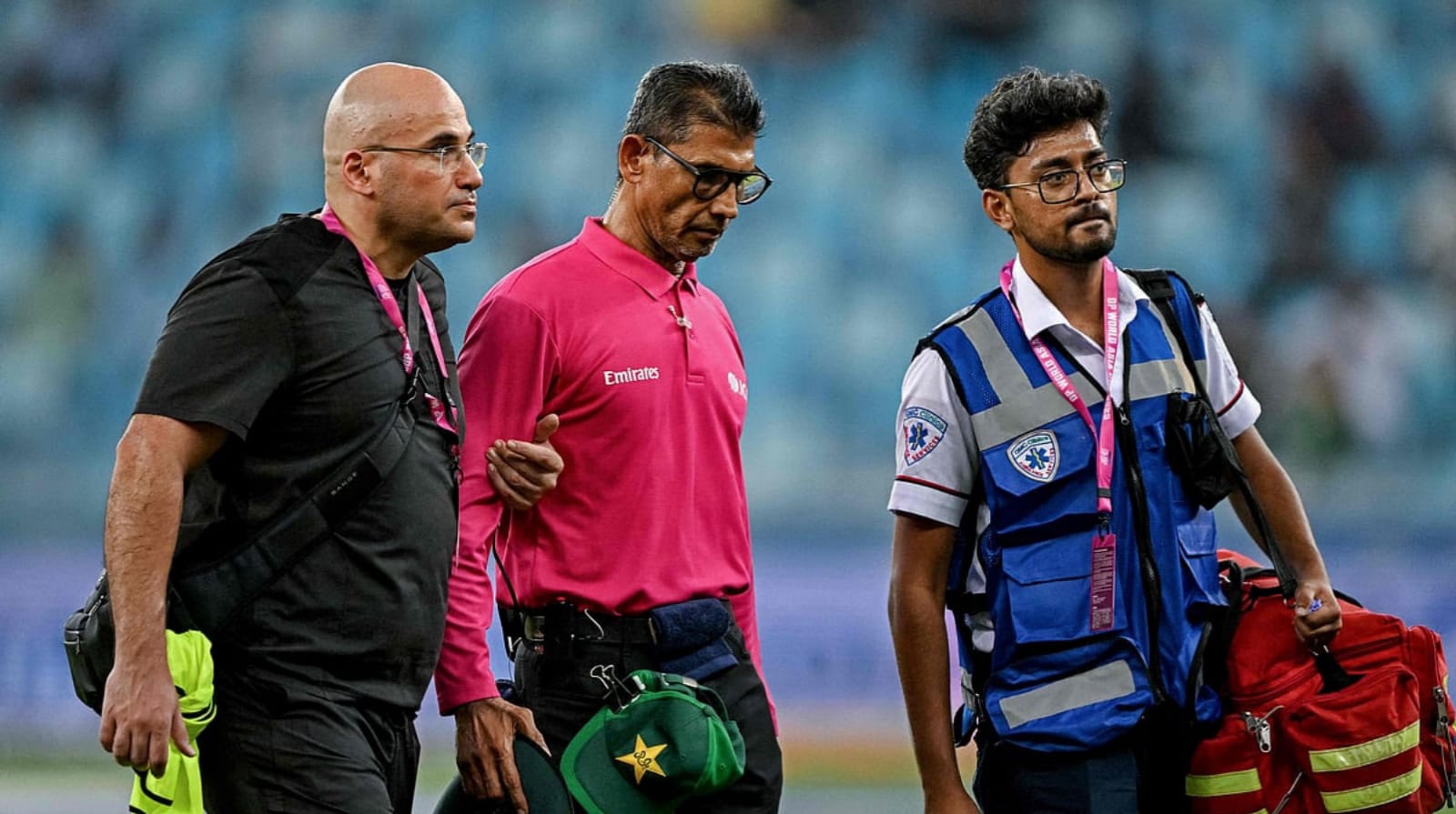 Asia Cup 2025: ম্যাচ চলাকালীন আম্পায়ারের মাথায় লাগলো বল, হলেন হাসপাতালে ভর্তি !! 2