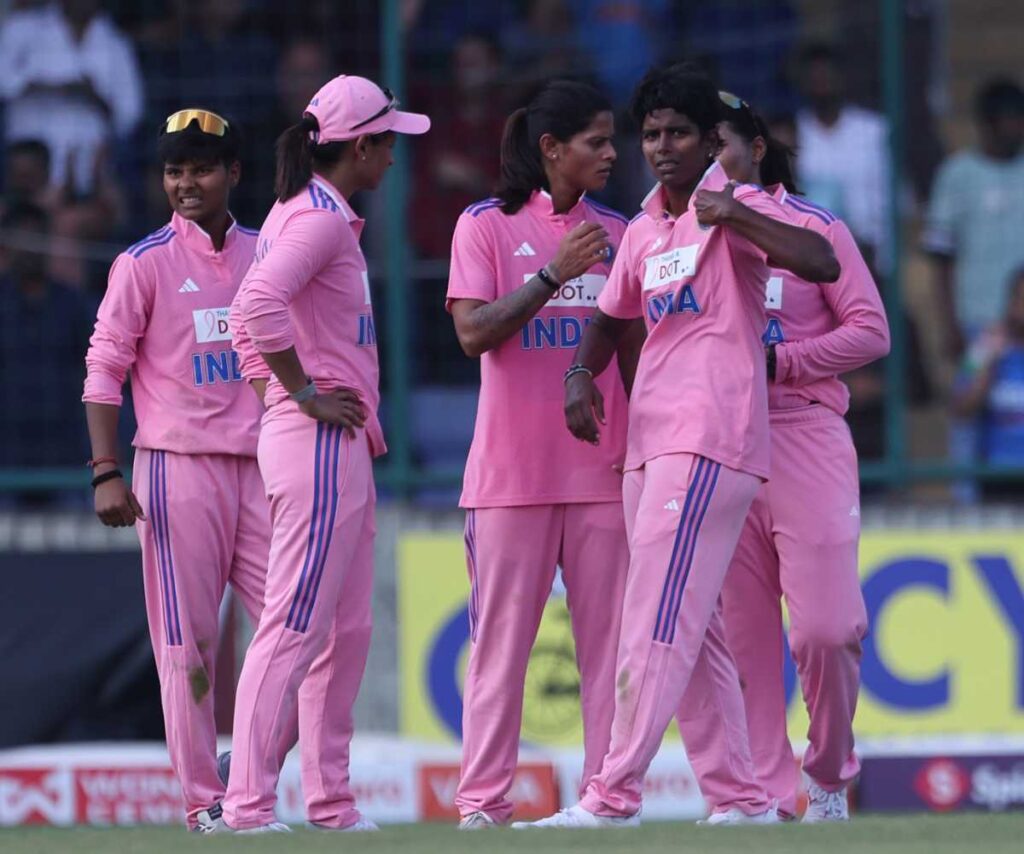 সেমিফাইনালের আগে চিন্তা বাড়াচ্ছে বৃষ্টি, ভেসে যাবে কি স্মৃতি-হারমানদের জয়ের স্বপ্ন? 2 সেমিফাইনালের আগে চিন্তা বাড়াচ্ছে বৃষ্টি, ভেসে যাবে কি স্মৃতি-হারমানদের জয়ের স্বপ্ন? 2