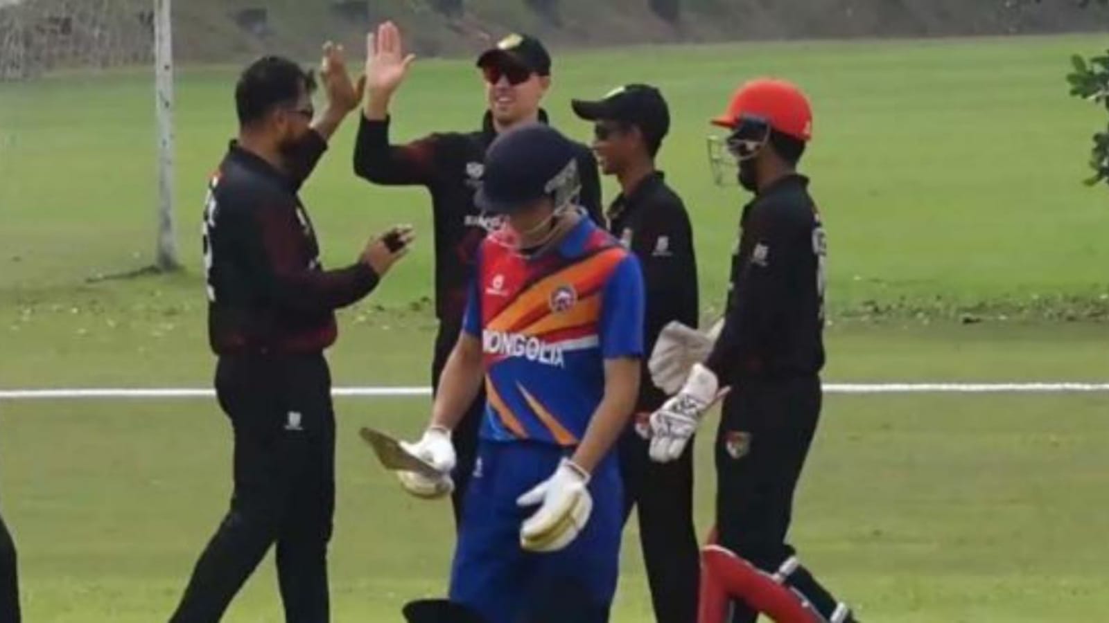 W,W,W,W,W...টি-টোয়েন্টি ম্যাচে মাত্র ৫ বল খেলেই জয়, ১০ রানে গুটিয়ে গেল প্রতিপক্ষের ইনিংস !! 3 W,W,W,W,W...টি-টোয়েন্টি ম্যাচে মাত্র ৫ বল খেলেই জয়, ১০ রানে গুটিয়ে গেল প্রতিপক্ষের ইনিংস !! 3