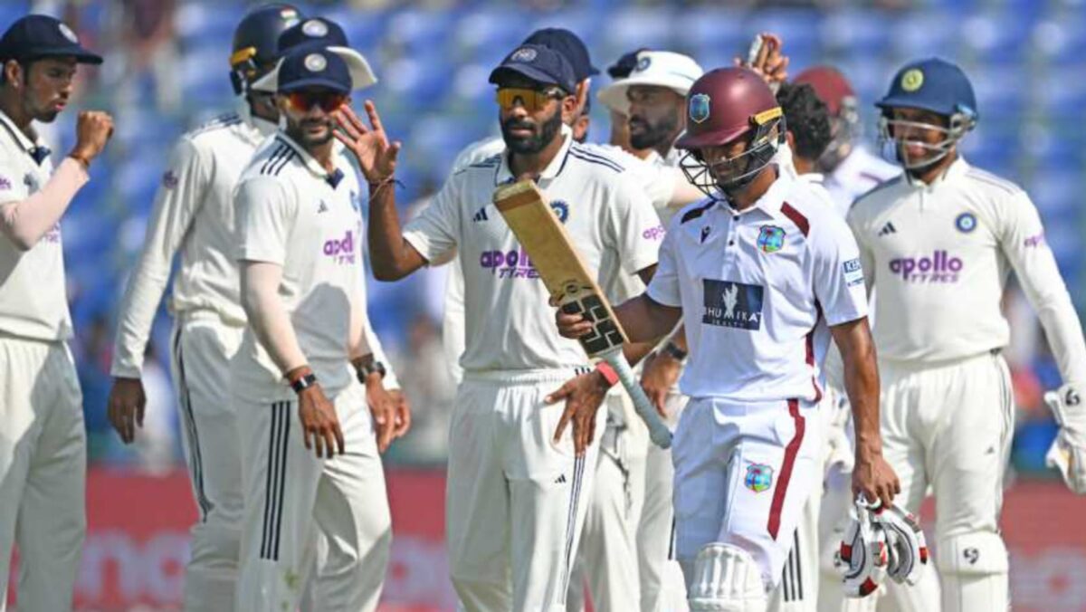 IND vs WI: কুলদীপের বোলিং'এ ওয়েস্ট ইন্ডিজের ব্যাটিং বিপর্যয়, তৃতীয় দিনের শেষে আশার আলো ক্যাম্পবেল !! 1