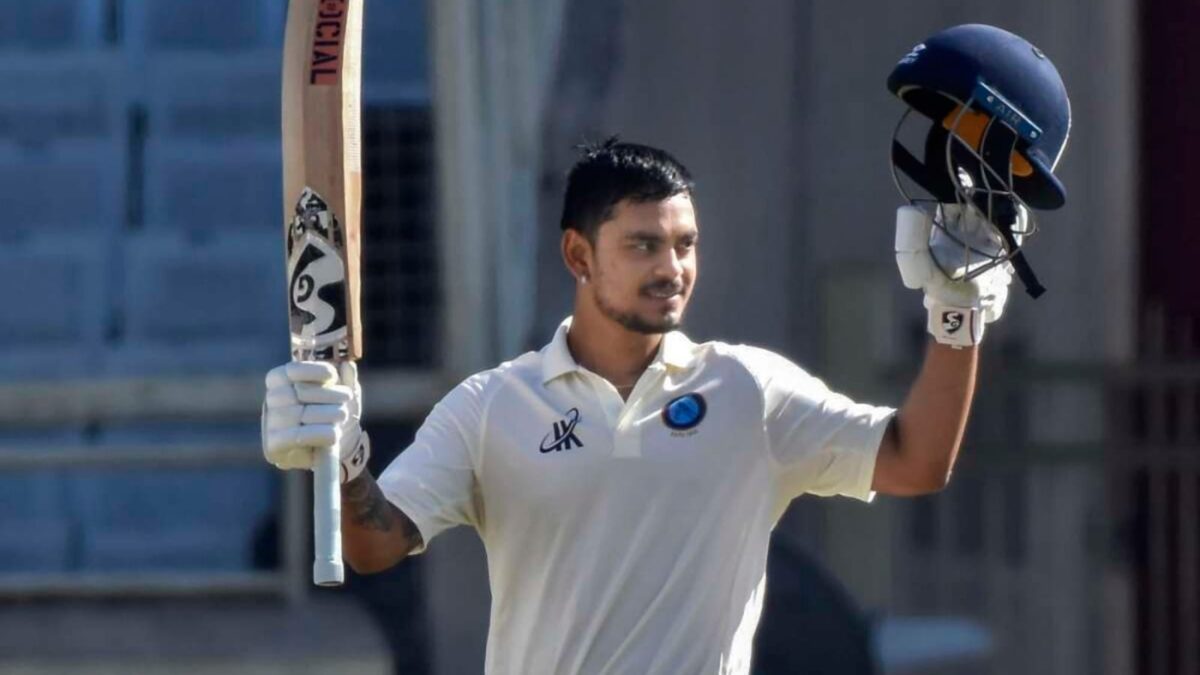 ৬,৬,৬,৬,৪,৪.. মাঠে ফিরেই জ্বলে উঠলেন ঈশান কিষাণ, একটুর জন্য মিস করলেও ডবল সেঞ্চুরি !! 1
