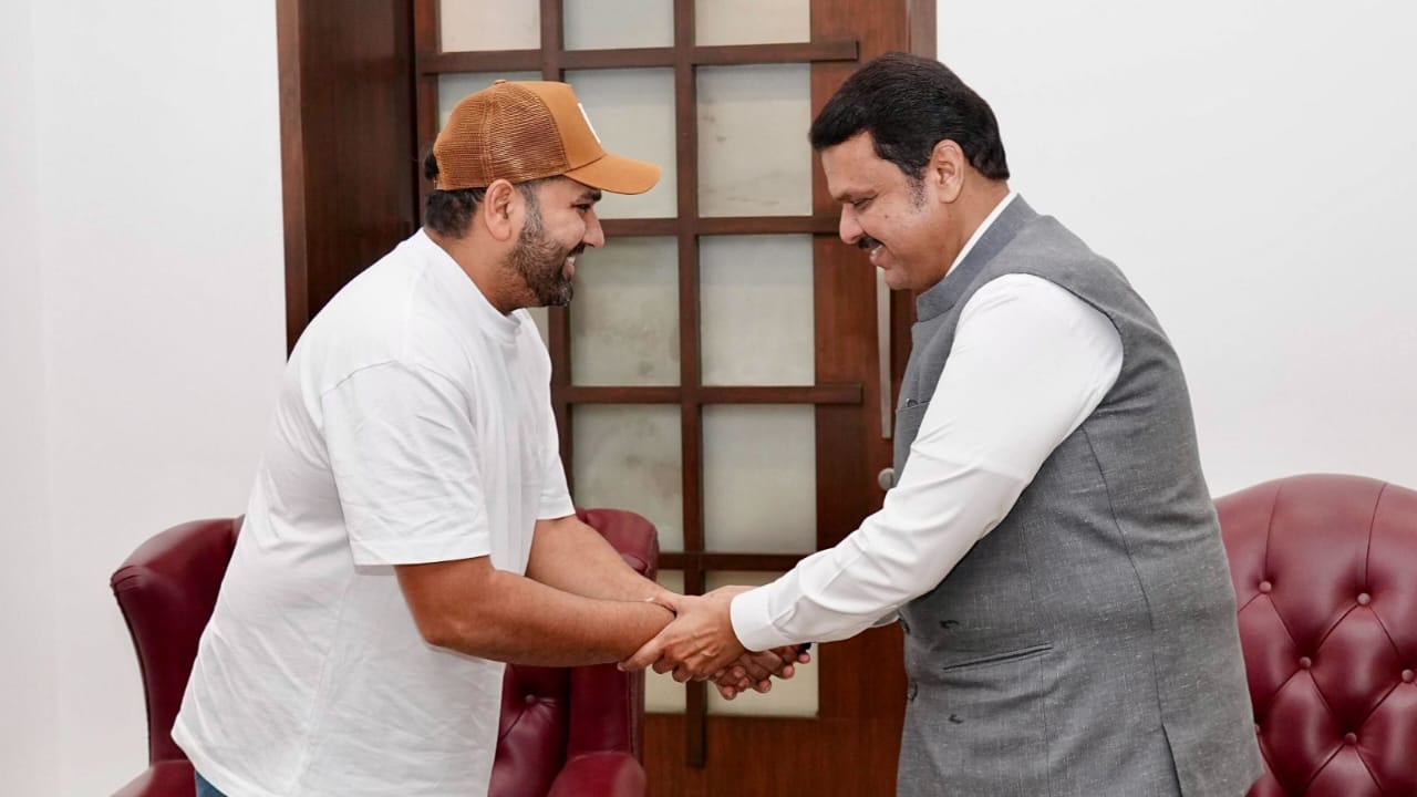 খুব শিঘ্রই রাজনীতিতে এন্ট্রি নিচ্ছেন রোহিত শর্মা, চুকিয়ে দিচ্ছেন ক্রিকেটের পাঠ !! 3 খুব শিঘ্রই রাজনীতিতে এন্ট্রি নিচ্ছেন রোহিত শর্মা, চুকিয়ে দিচ্ছেন ক্রিকেটের পাঠ !! 2