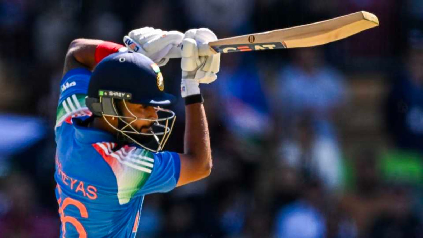 সিরিজ চলাকালীন গুরুতর চোট পেয়ে মাঠ ছাড়লেন শ্রেয়স আইয়ার, ছিঠকে গেলেন ৩-৪ টি ম্যাচ থেকে !! 3 সিরিজ চলাকালীন গুরুতর চোট পেয়ে মাঠ ছাড়লেন শ্রেয়স আইয়ার, ছিঠকে গেলেন ৩-৪ টি ম্যাচ থেকে !! 3