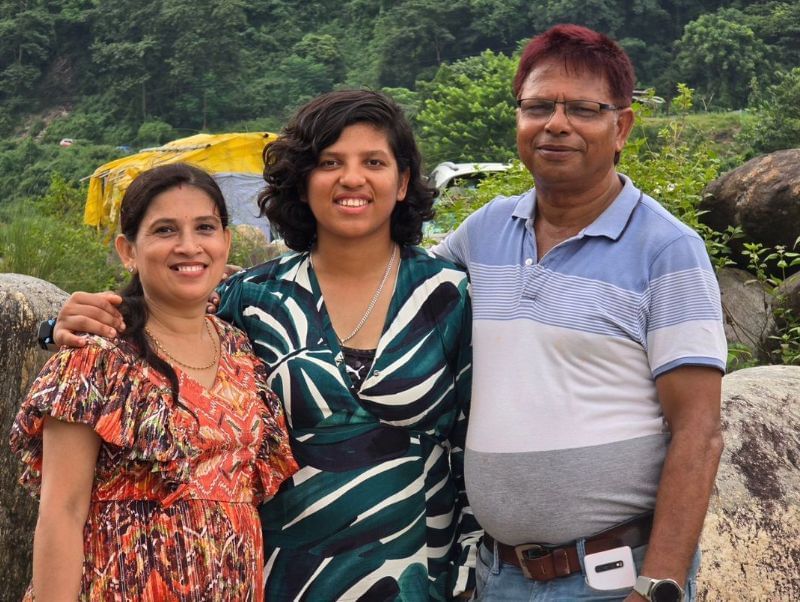 "ভাষায় প্রকাশ করা যায় না...", মেয়ের নামে স্টেডিয়াম ঘোষণায় আবেগে ভাসলেন রিচার বাবা-মা !! 2