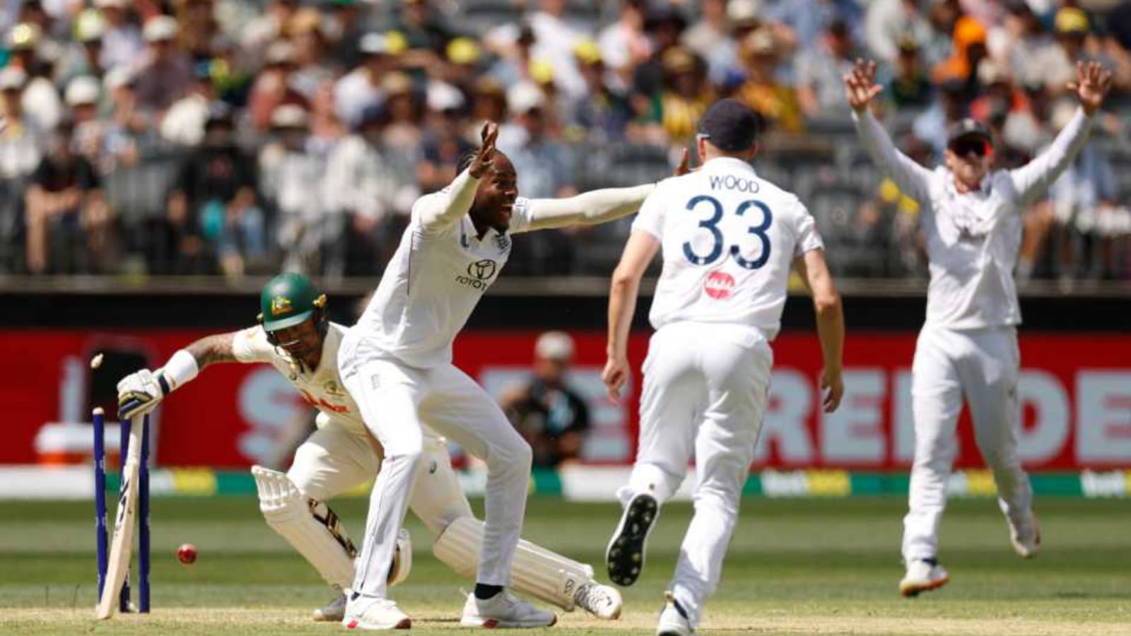 হাতাহাতিতে জড়ালেন ট্রাভিস হেড-বেন ডাকেট, পার্থে প্রথম দিনের উত্তপ্ত পরিস্থিতির ভিডিও ভাইরাল !! 3