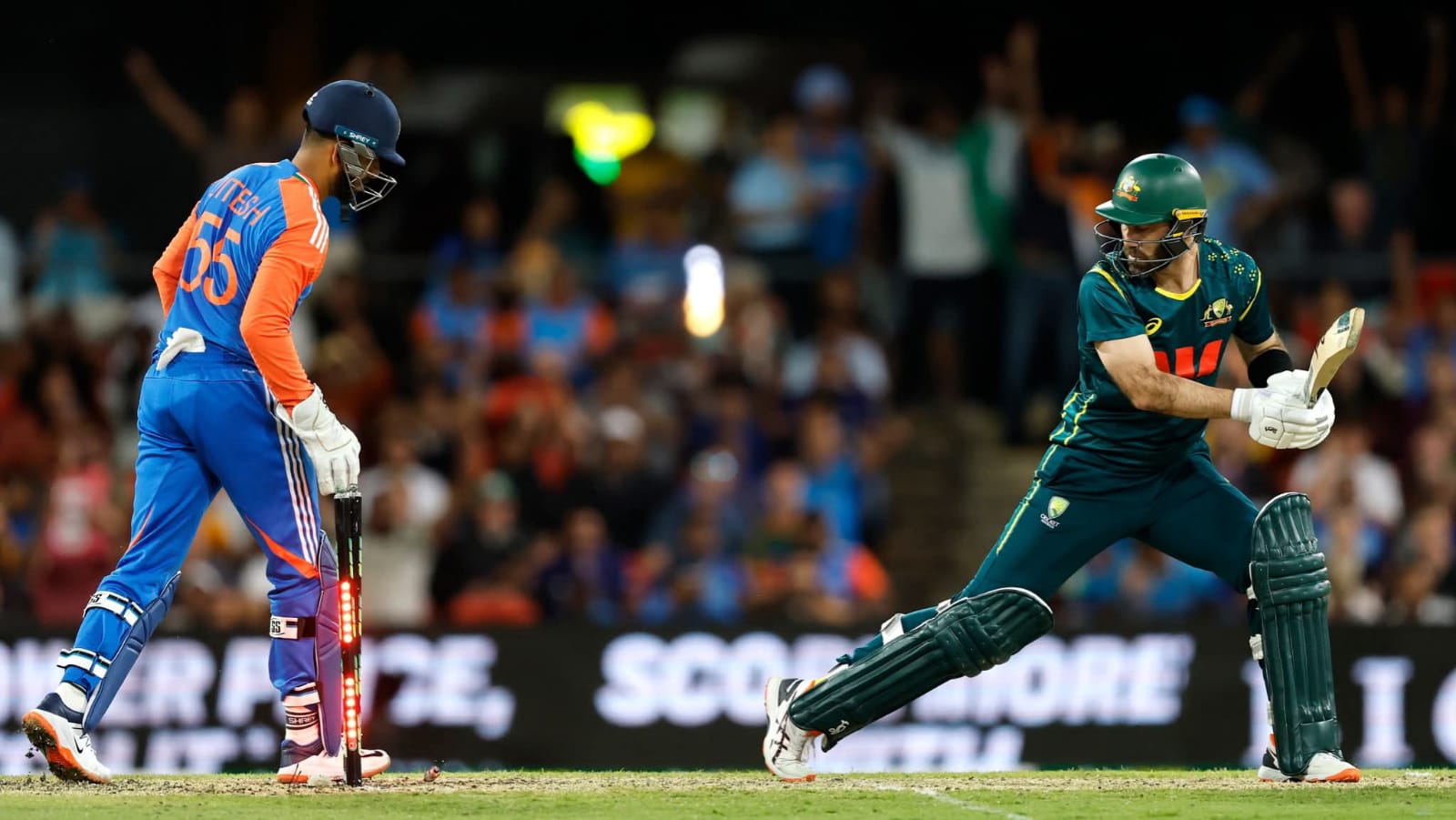 IND vs AUS: গিলের দুরন্ত ব্যাটিং ও ওয়াশিংটনের বিধ্বংসী বোলিং, অস্ট্রেলিয়াকে হারিয়ে সিরিজে এগিয়ে গেল ভারত !! 3 IND vs AUS: গিলের দুরন্ত ব্যাটিং ও ওয়াশিংটনের বিধ্বংসী বোলিং, অস্ট্রেলিয়াকে হারিয়ে সিরিজে এগিয়ে গেল ভারত !! 3