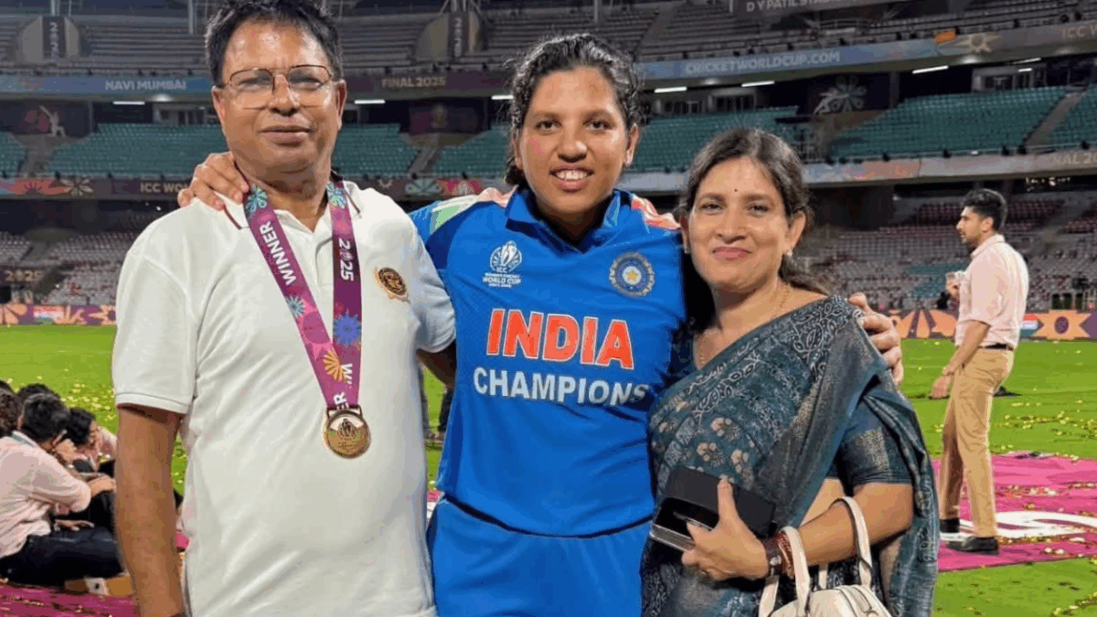 "ভাষায় প্রকাশ করা যায় না...", মেয়ের নামে স্টেডিয়াম ঘোষণায় আবেগে ভাসলেন রিচার বাবা-মা !! 1