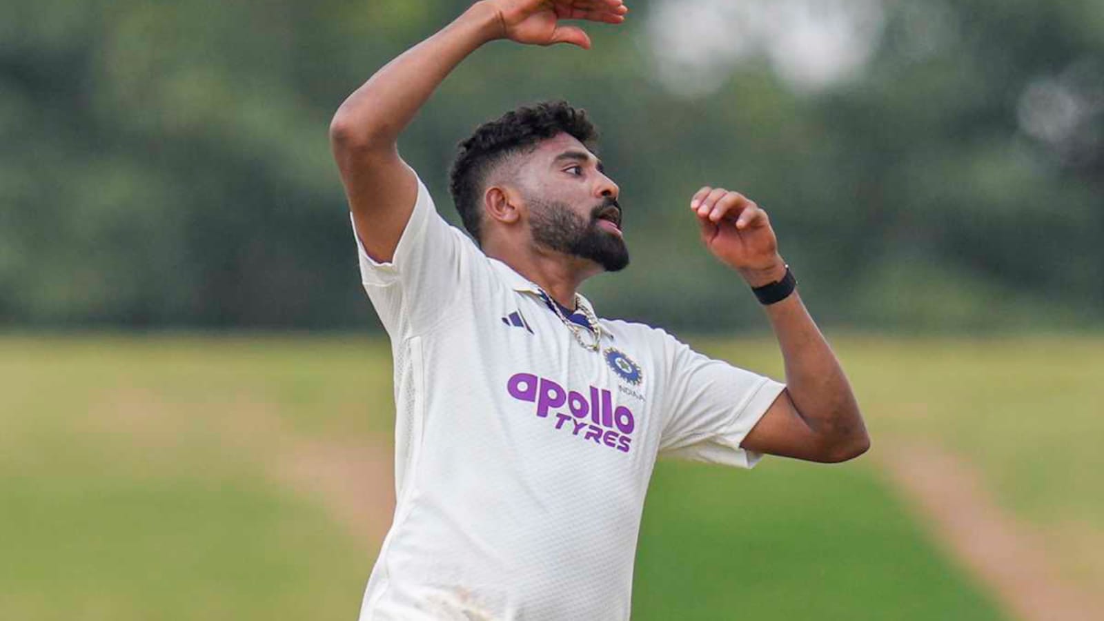 গুয়াহাটি থেকে বাড়ি ফিরতে গিয়ে বিপাকে মহম্মদ সিরাজ, নিলেন চরম সিদ্ধান্ত !! 2 গুয়াহাটি থেকে বাড়ি ফিরতে গিয়ে বিপাকে মহম্মদ সিরাজ, নিলেন চরম সিদ্ধান্ত !! 2