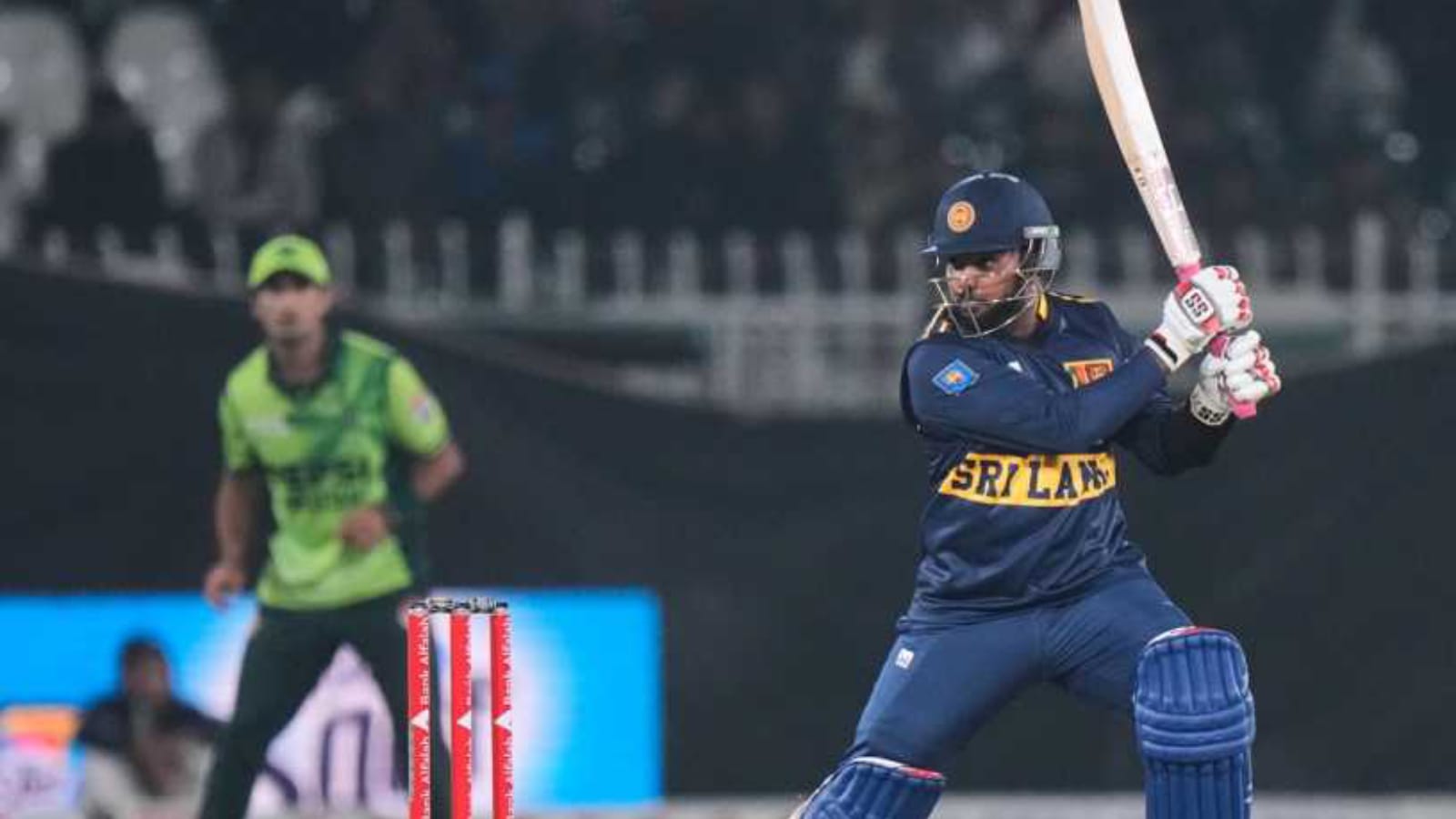 বোমা হামলার আতঙ্কে পাকিস্তান ছাড়লেন শ্রীলঙ্কান তারকারা, মুখ পুড়ল নকভির !! 3