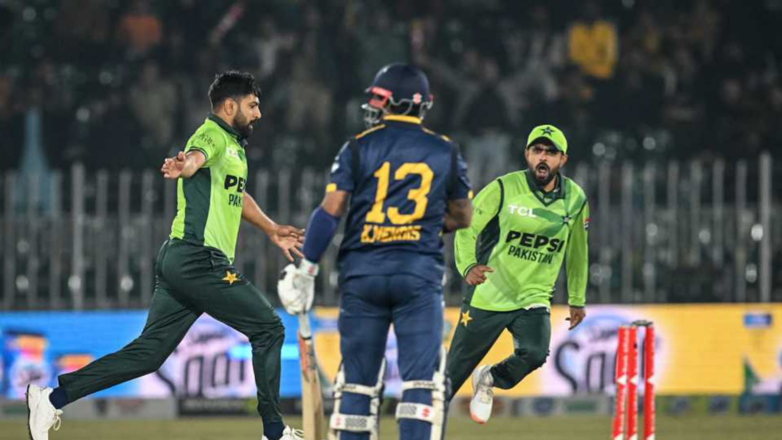 বোমা হামলার আতঙ্কে পাকিস্তান ছাড়লেন শ্রীলঙ্কান তারকারা, মুখ পুড়ল নকভির !! 2