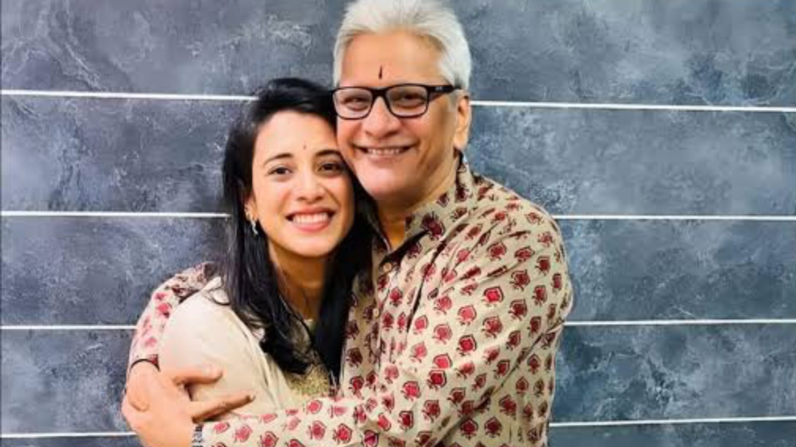 ঘোর আনন্দে নেমে এলো কালো মেঘ, হৃদরোগে আক্রান্ত স্মৃতি মান্ধানার বাবা !! 2