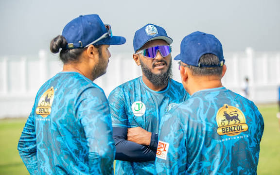 অনুশীলনের জন্য নেই বল, রেগে গিয়ে অটোরিকশা করে মাঠ ছাড়লেন BPL ফ্র্যাঞ্চাইজির প্রধান কোচ !! 2