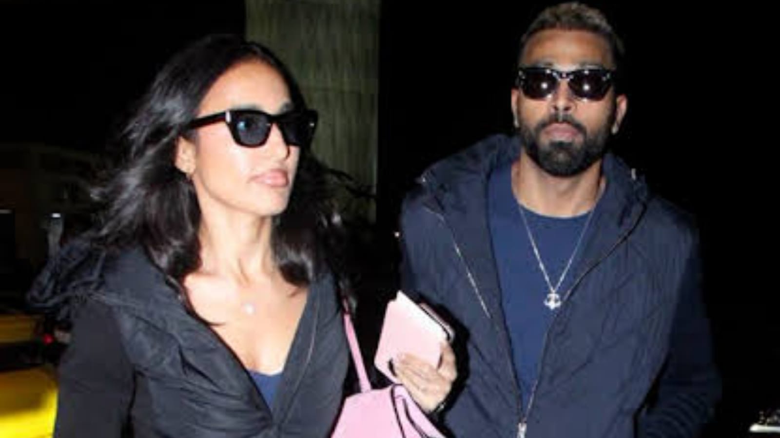 প্রেমিকার 'প্যান্টি' ক্যামেরাবন্দি, রেগে লাল হার্দিক পান্ডিয়া সোশ্যাল মিডিয়ায় হলেন সরব !! 2 প্রেমিকার 'প্যান্টি' ক্যামেরাবন্দি, রেগে লাল হার্দিক পান্ডিয়া সোশ্যাল মিডিয়ায় হলেন সরব !! 2