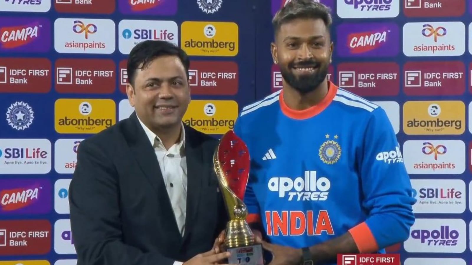 "নিজের থেকেও দেশ সবার আগে..", দঃ আফ্রিকার বিপক্ষে ম্যাচের সেরা হয়ে বিস্ফোরক হার্দিক পান্ডিয়া !! 3 "নিজের থেকেও দেশ সবার আগে..", দঃ আফ্রিকার বিপক্ষে ম্যাচের সেরা হয়ে বিস্ফোরক হার্দিক পান্ডিয়া !! 2