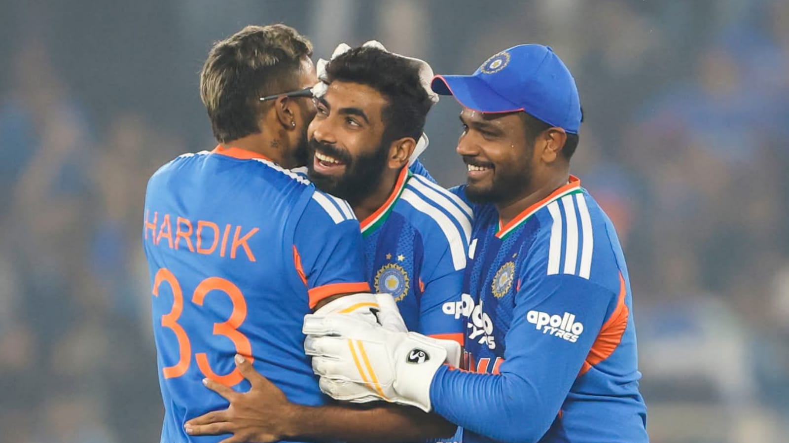 বিফল হল ডি ককের লড়াই, বরুণ-জসপ্রীতের বোলিং দাপটে সিরিজ জয় ভারতের !! 4