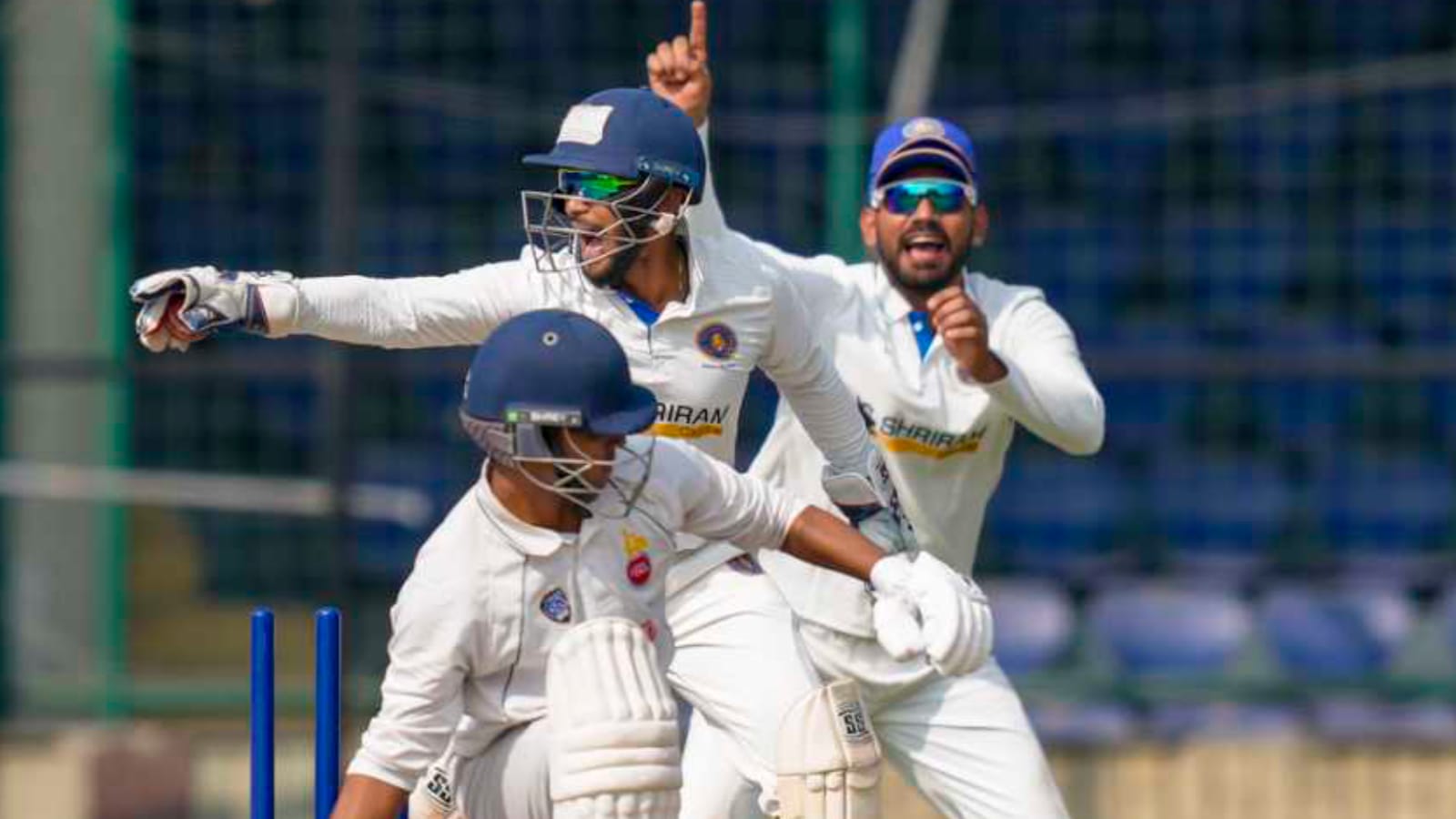 দলে জায়গা না পাওয়ায় ক্ষোভ, কোচকে মেরে মাথা ফাটালেন তিন ক্রিকেটার !! 3 দলে জায়গা না পাওয়ায় ক্ষোভ, কোচকে মেরে মাথা ফাটালেন তিন ক্রিকেটার !! 3