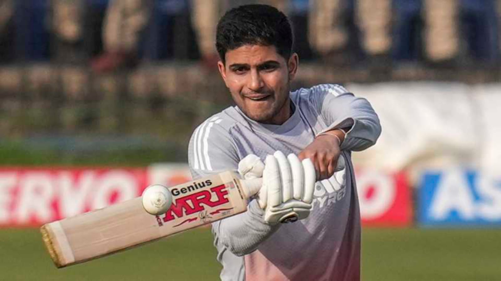 'ছিঃ!! এর জন্য সঞ্জু বাদ..', সস্তায় আউট হয়ে কটাক্ষের মুখে গম্ভীরের প্রিয় ছাত্র শুভমান গিল !! 2 'ছিঃ!! এর জন্য সঞ্জু বাদ..', সস্তায় আউট হয়ে কটাক্ষের মুখে গম্ভীরের প্রিয় ছাত্র শুভমান গিল !! 2