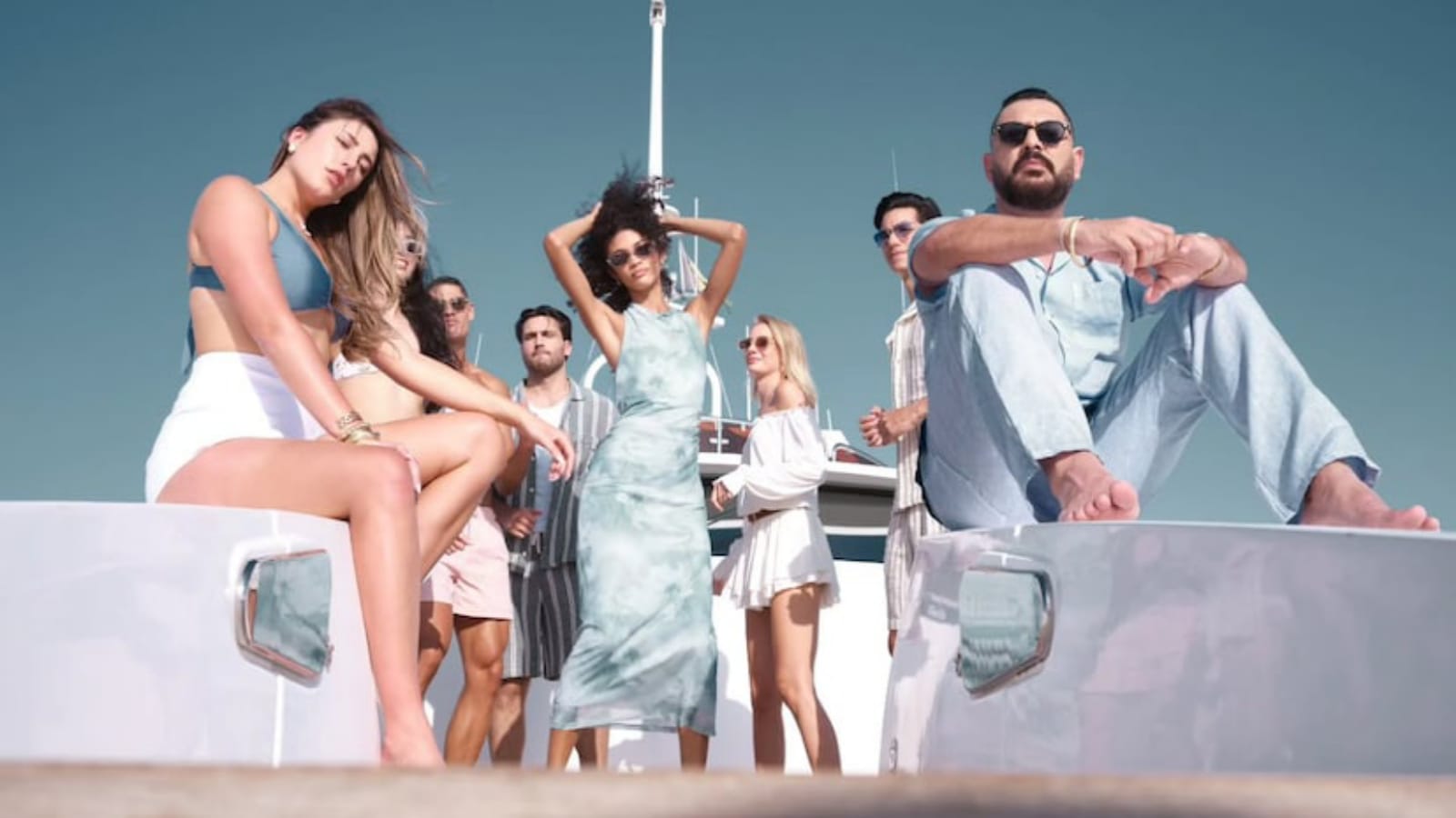 রহস্যময়ীর সঙ্গে সমুদ্রে ছুটি কাটাচ্ছেন যুবরাজ, হ্যাজেল কিচের সঙ্গে বিবাহ বিচ্ছেদ নিয়ে শুরু জল্পনা !! 3 রহস্যময়ীর সঙ্গে সমুদ্রে ছুটি কাটাচ্ছেন যুবরাজ, হ্যাজেল কিচের সঙ্গে বিবাহ বিচ্ছেদ নিয়ে শুরু জল্পনা !! 3