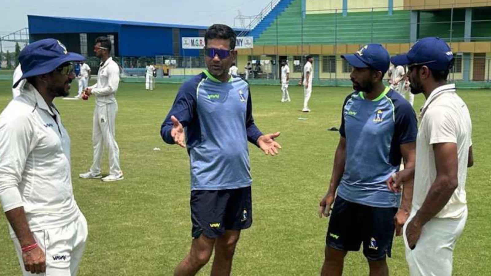 কিডনি বিকল হয়ে মৃত্যুর মুখে বাংলার ক্রিকেটার, মুখ্যমন্ত্রীর কাছে সাহায্য চাইলেন লক্ষ্মীরতন শুক্লা !! 3